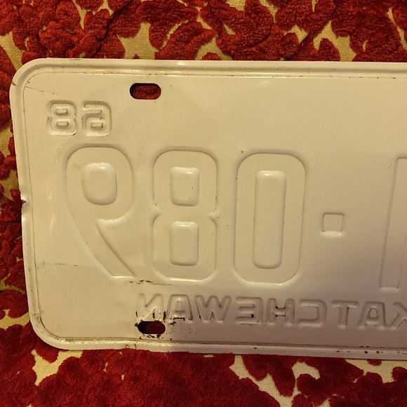 Vintage Rustic pair of 1968 Saskatchewan license Plates - Picture 10 of 13